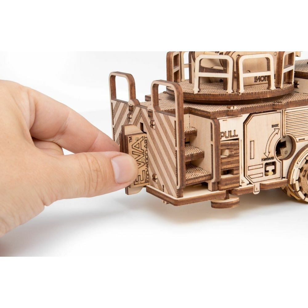 Пожарная машина с выдвижной вращающейся лестницей от EWA - Деревянный конструктор, сборная модель, 3D пазл