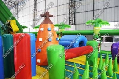 Коммерческий надувной батут "Джунгли малый со скалодромом"