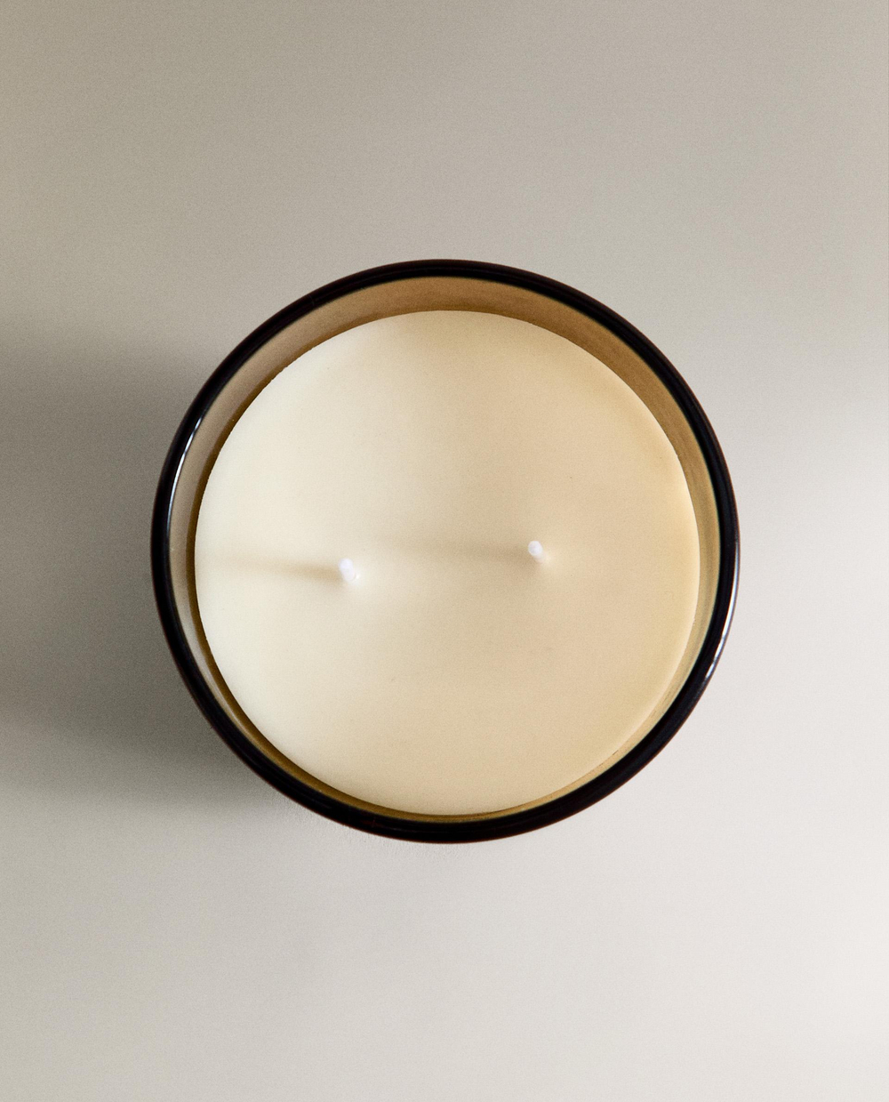 Zara Home Свеча ароматическая Majestic Oud 400 г, растительный воск, аромат восточный древесный, Коричневый
