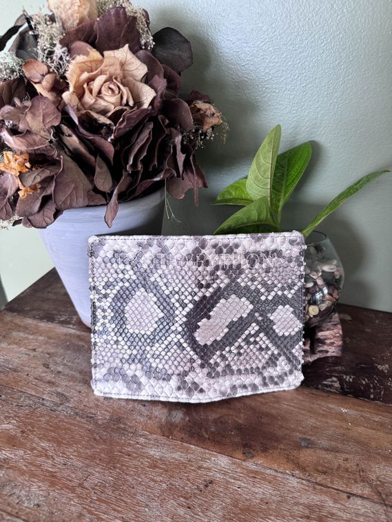 Обложка на паспорт из питона AC-133