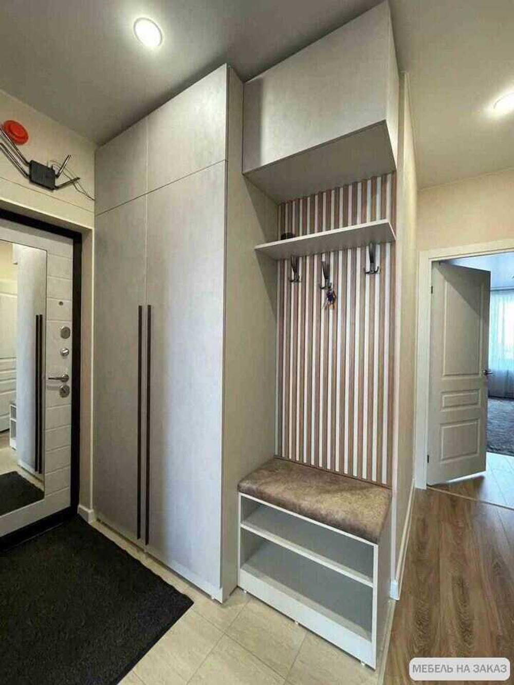 Шкаф с банкеткой в прихожую
