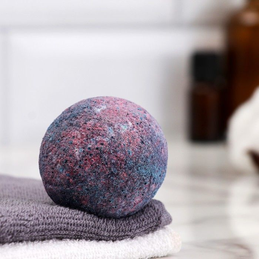 Бомбочка для ванны с шиммером и ароматом яблока с корицей - 110 гр. (Цвет: темно-синий)