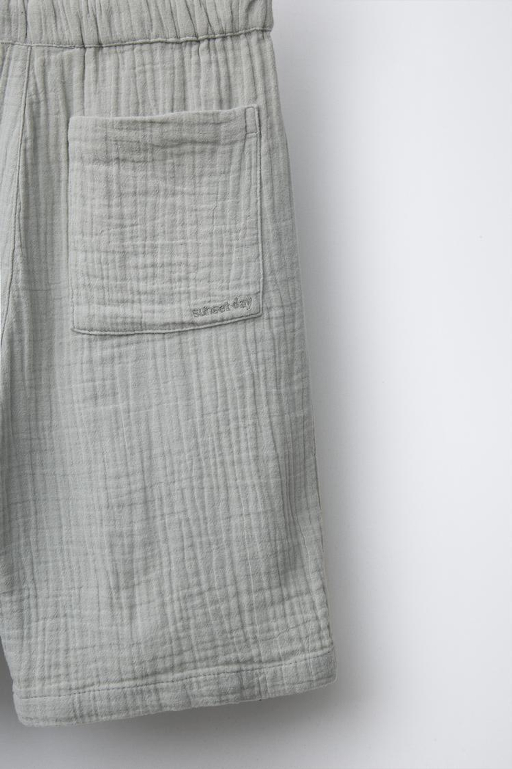 ZARA ОДНОТОННЫЕ ШОРТЫ ИЗ РЕЛЬЕФНОЙ ТКАНИ, ЖЕМЧУЖНО-СЕРЫЙ