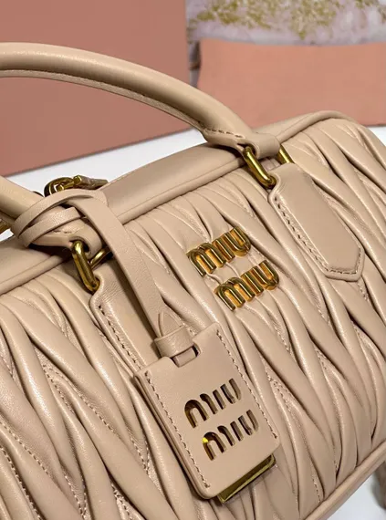 Сумка MIU MIU Arcadie matelassé из кожи наппа, пудровый
