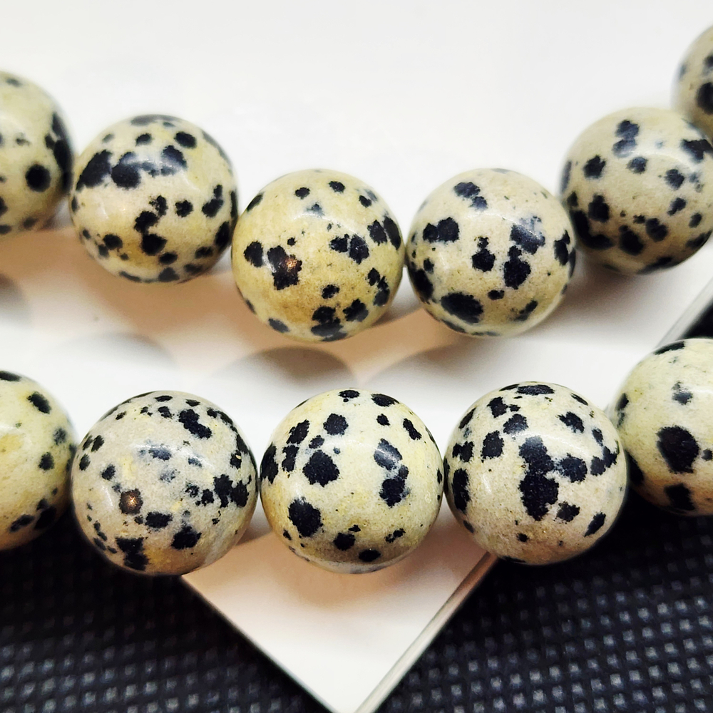 Порфир (яшма далматиновая), бусины шар 12мм