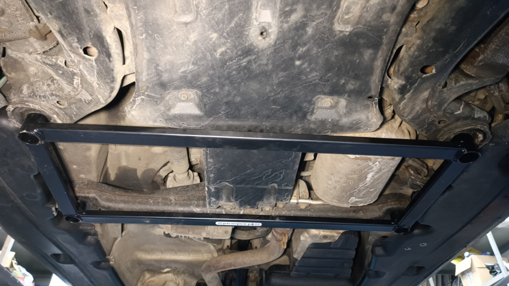 Усилитель жесткости передний нижний Volkswagen Touareg 1 (GP) и Porsche Cayenne (955/957) (ПОД ЗАКАЗ)