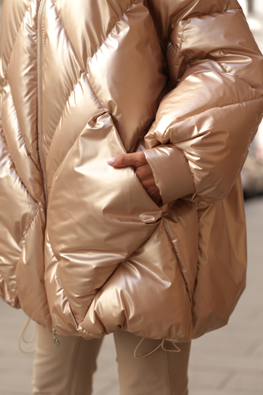 Куртка на молнии в золотистом цвете