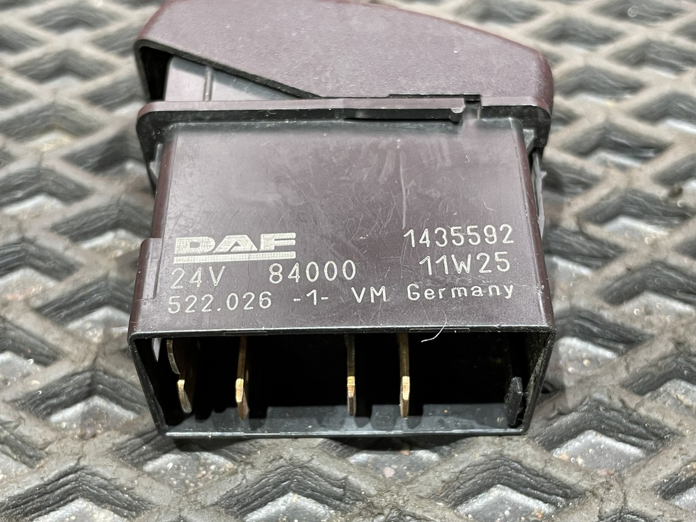 Кнопка освещения за кабиной