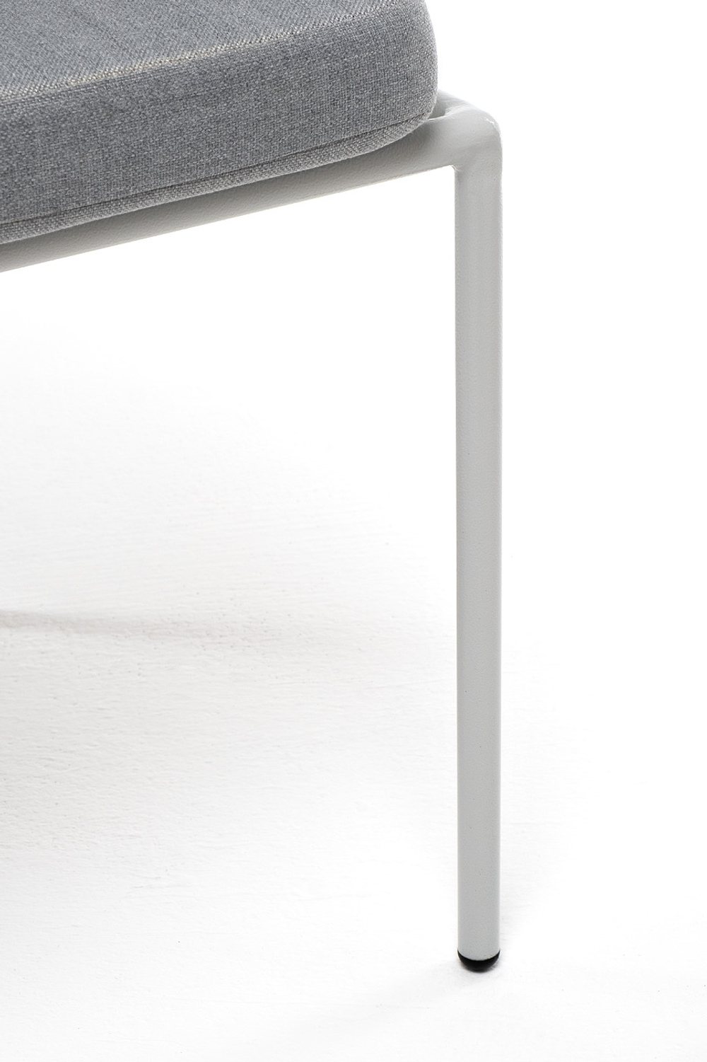 "Диего" стул плетеный из роупа, каркас из стали светло-серый (RAL7035) муар, роуп бежевый круглый, ткань светло-серая