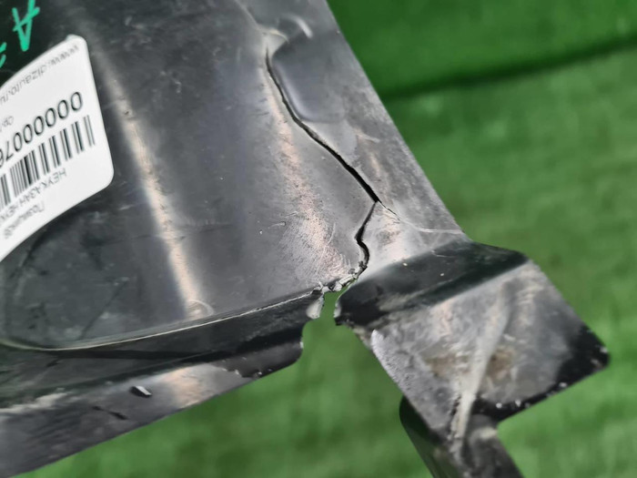 Кронштейн ПТФ правый BMW 3er F30 (2015-2020)