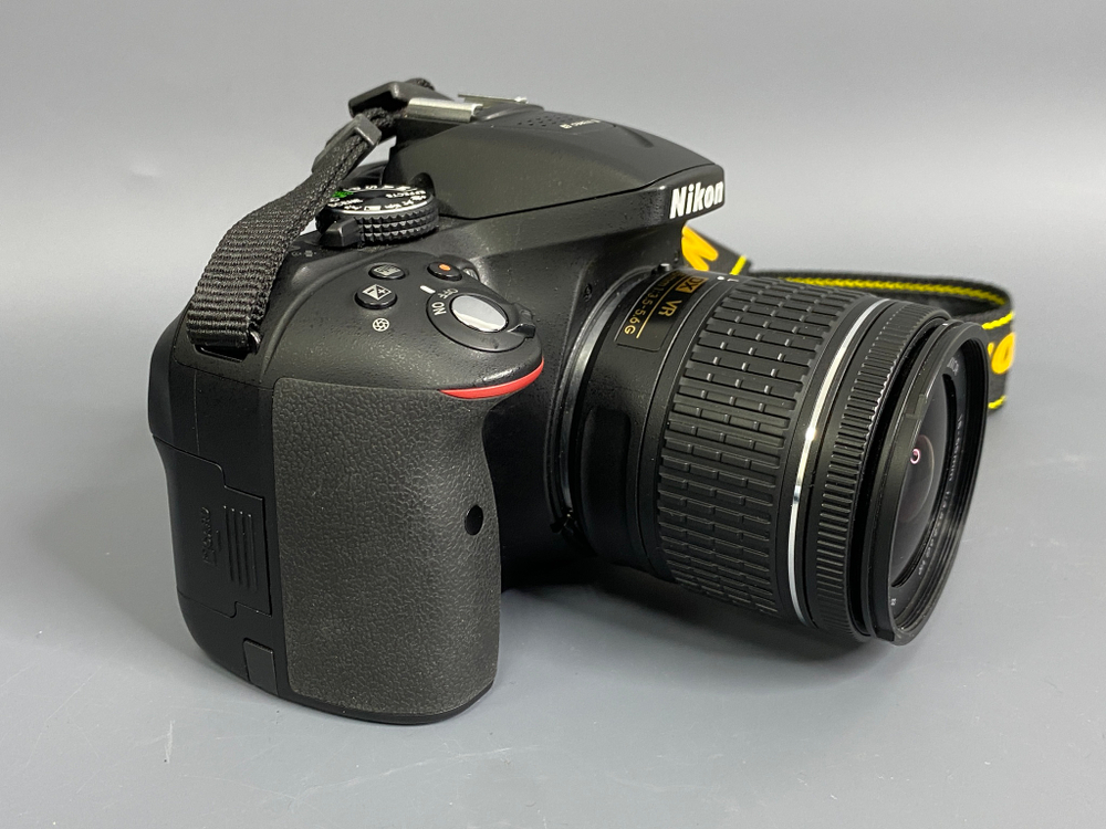 Nikon D5300 kit AF-P DX 18-55mm 3.5-5.6G VR 300 кадров