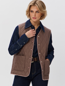 Легкий стеганый жилет с накладными карманами