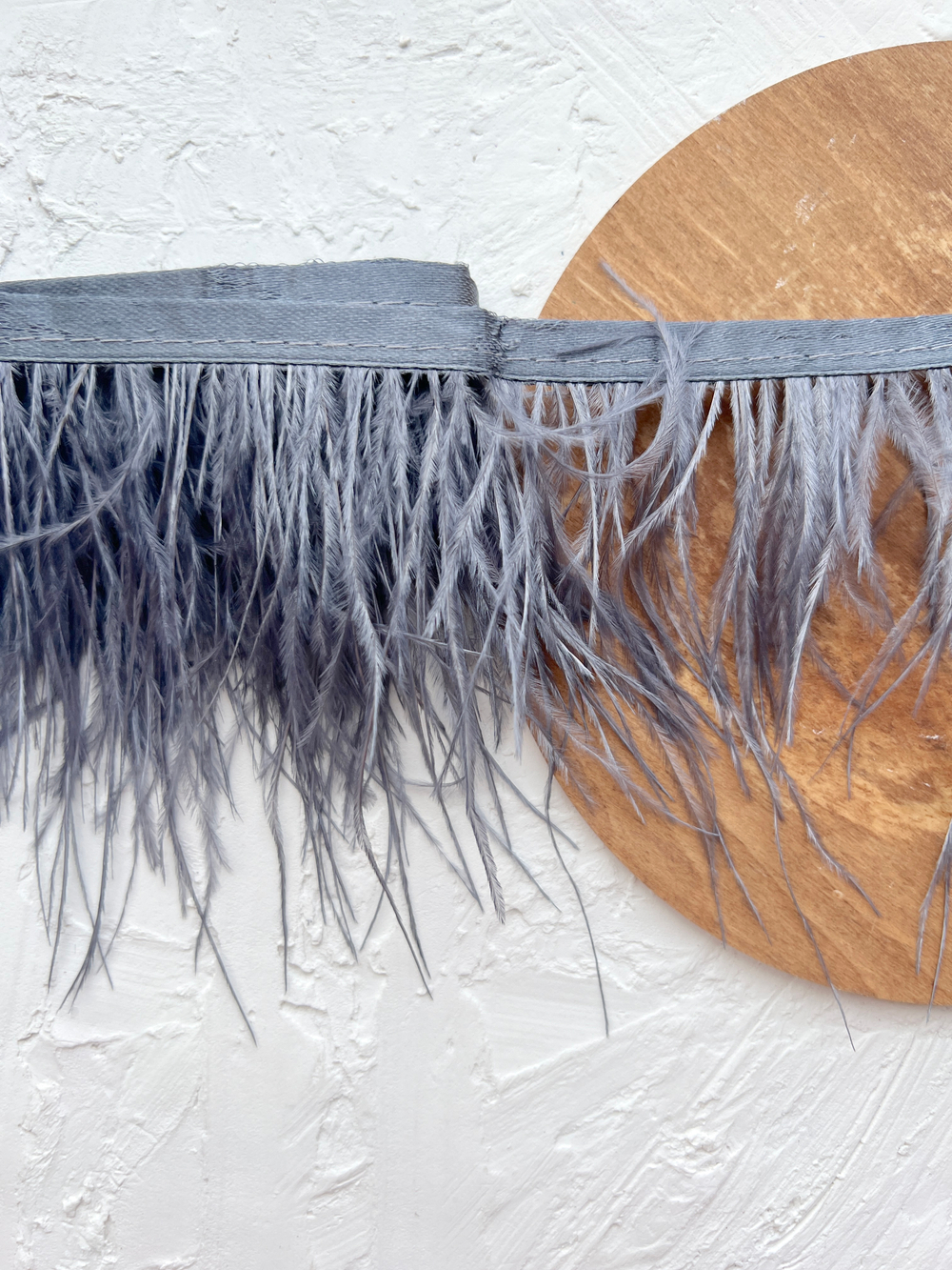 Перо страуса на ленте, Темно-серый (№18)