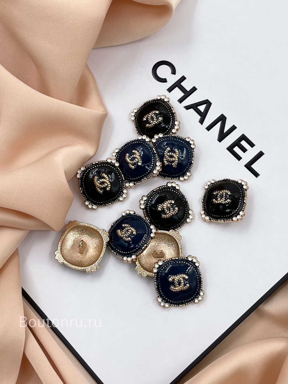 Пуговицы Шан. неровный квадрат черная эмаль