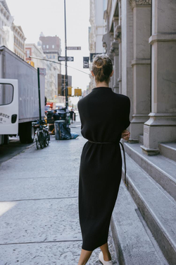 ZARA ТРИКОТАЖНОЕ ПЛАТЬЕ С РЕМНЕМ, ЧЕРНЫЙ