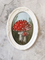 Картина в овальной рамке