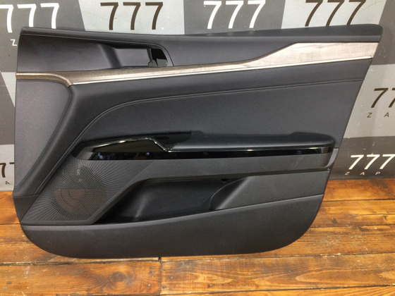 Обшивка двери передней правой Kia K5 20-нв Б/У Оригинал 82302L2000