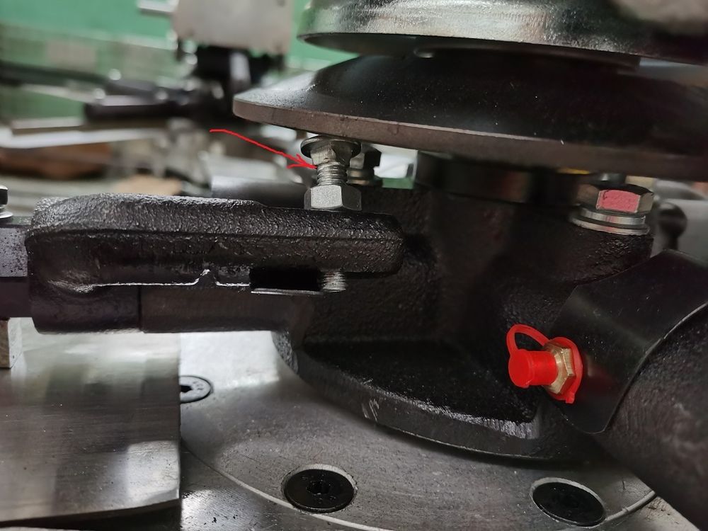 Болт регулировочный оси лопасти TSS DMD1000 /Screw