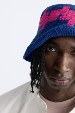 ZARA КОМБИНИРОВАННАЯ ШЛЯПА ИЗ КРУЖЕВА КРОШЕ, СИНИЙ