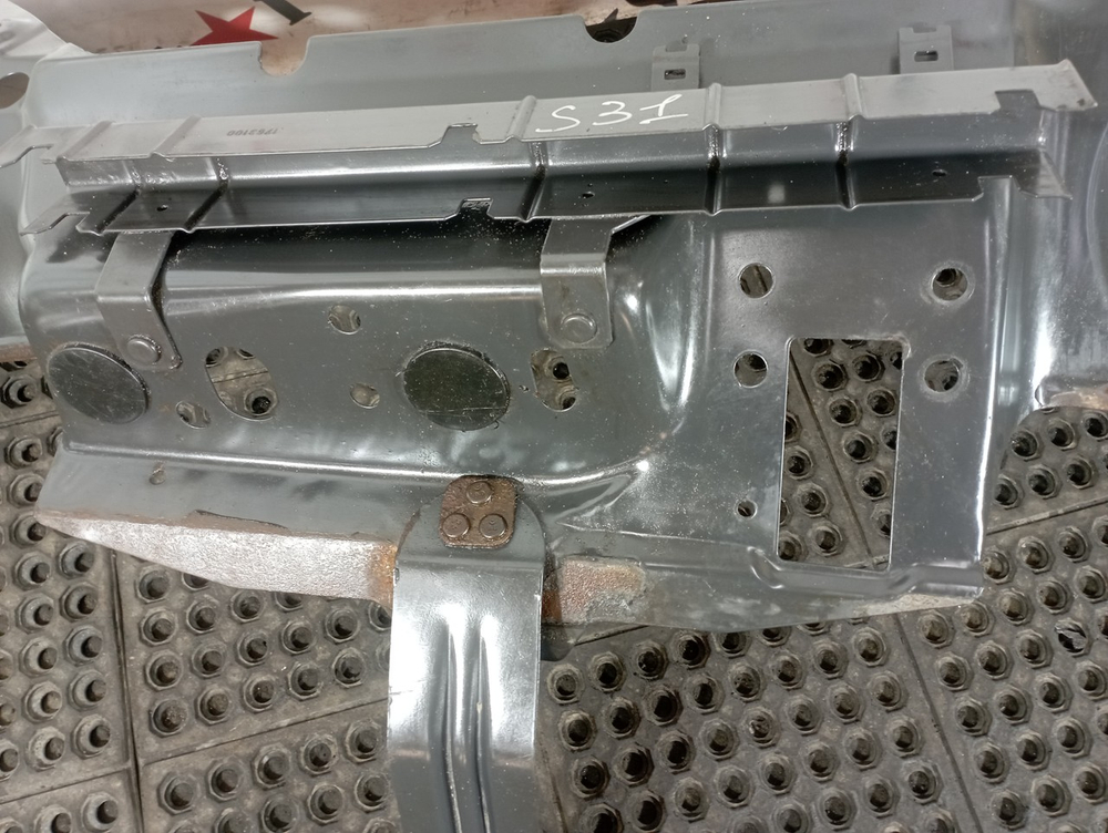 Подкрылок передний левый