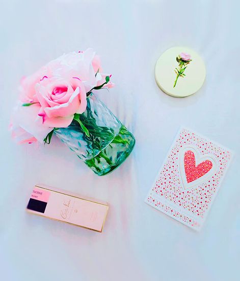 Букет розовых и нежно-розовых роз в прозрачной вазе "ёлочка", Cote Noire