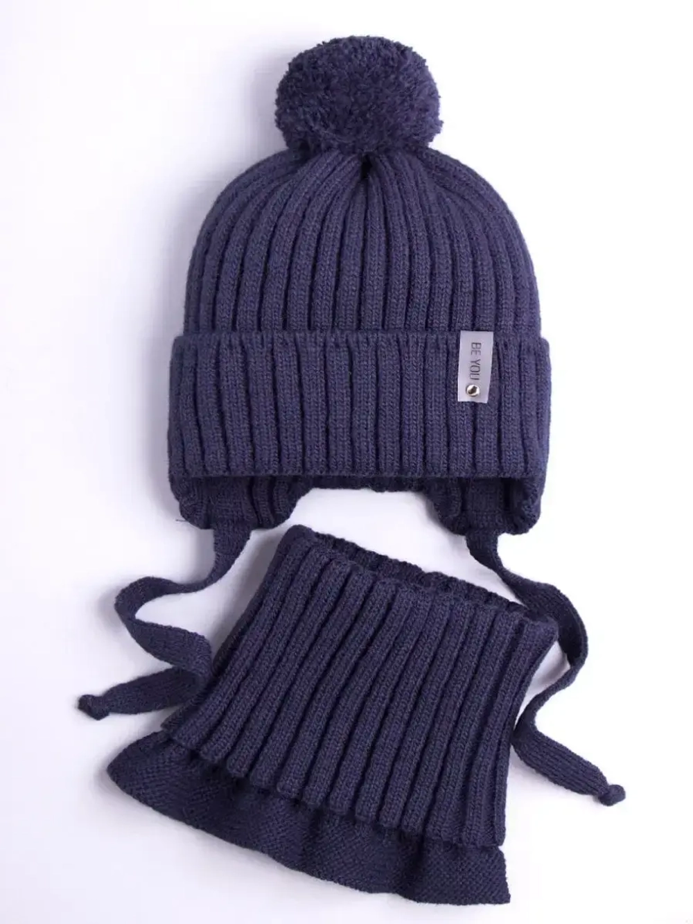 Шапка осенняя детская на завязках и снуд