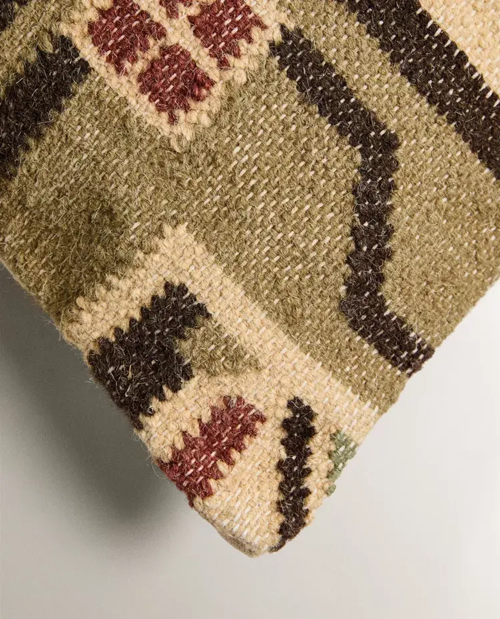 ZARA HOME НАВОЛОЧКА ДЛЯ ДЕКОРАТИВНОЙ ПОДУШКИ С ЦВЕТОЧНЫМИ МОТИВАМИ, СВЕТЛО-БЕЖЕВЫЙ