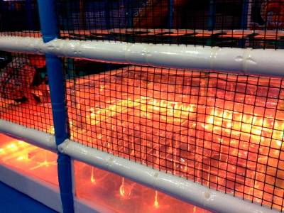 Игровой детский батут с LED-подсветкой в безопасном ограждении, 2,5х2,5х2,75 м