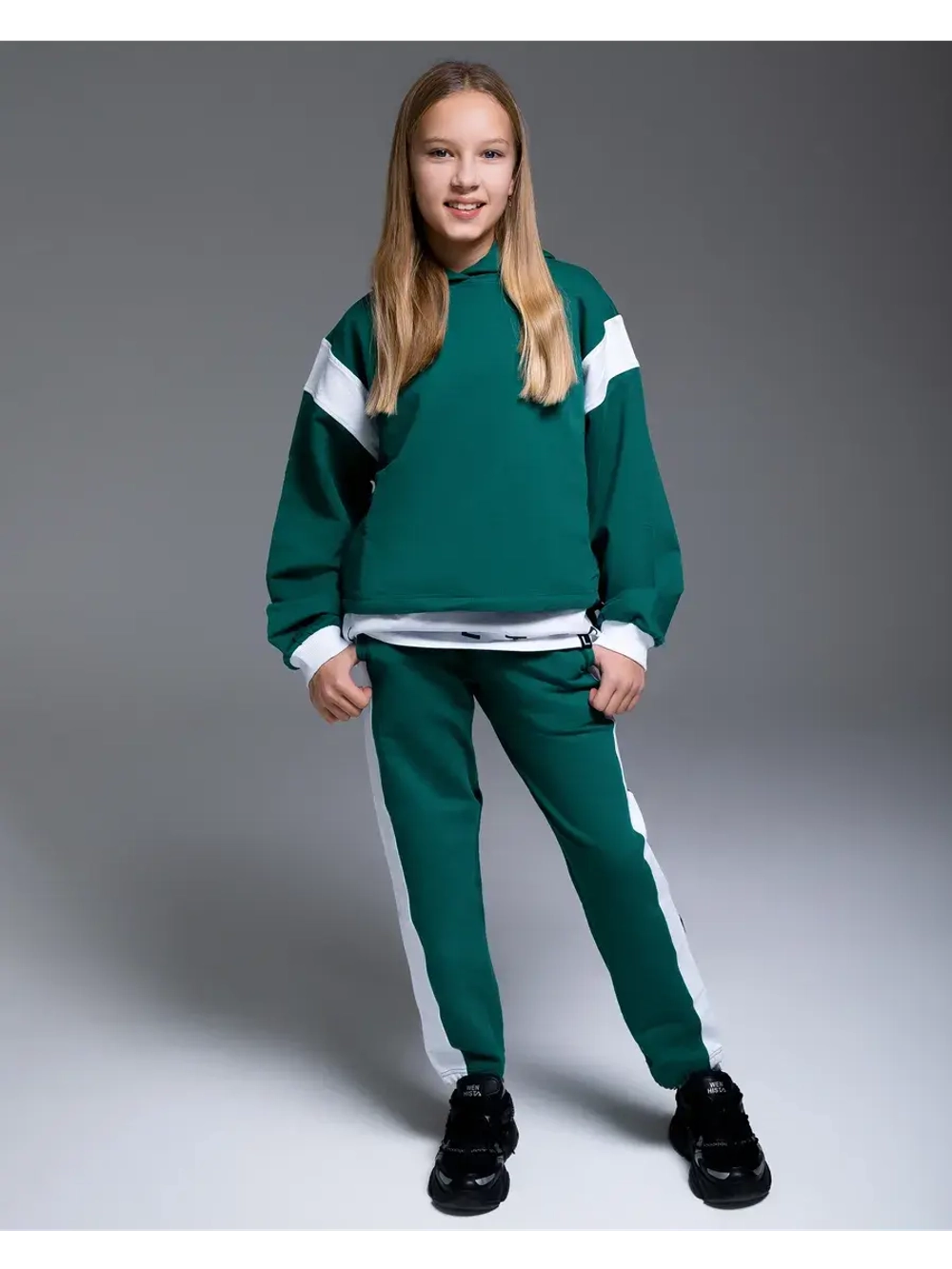 Спортивный костюм для девочки в школу