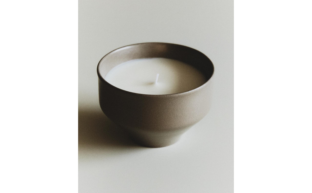 Zara Home Свеча ароматическая Orange Blossom 230 г, растительный воск, аромат цветочный, Розовый