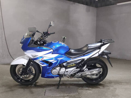 Suzuki GSR250F , 2016