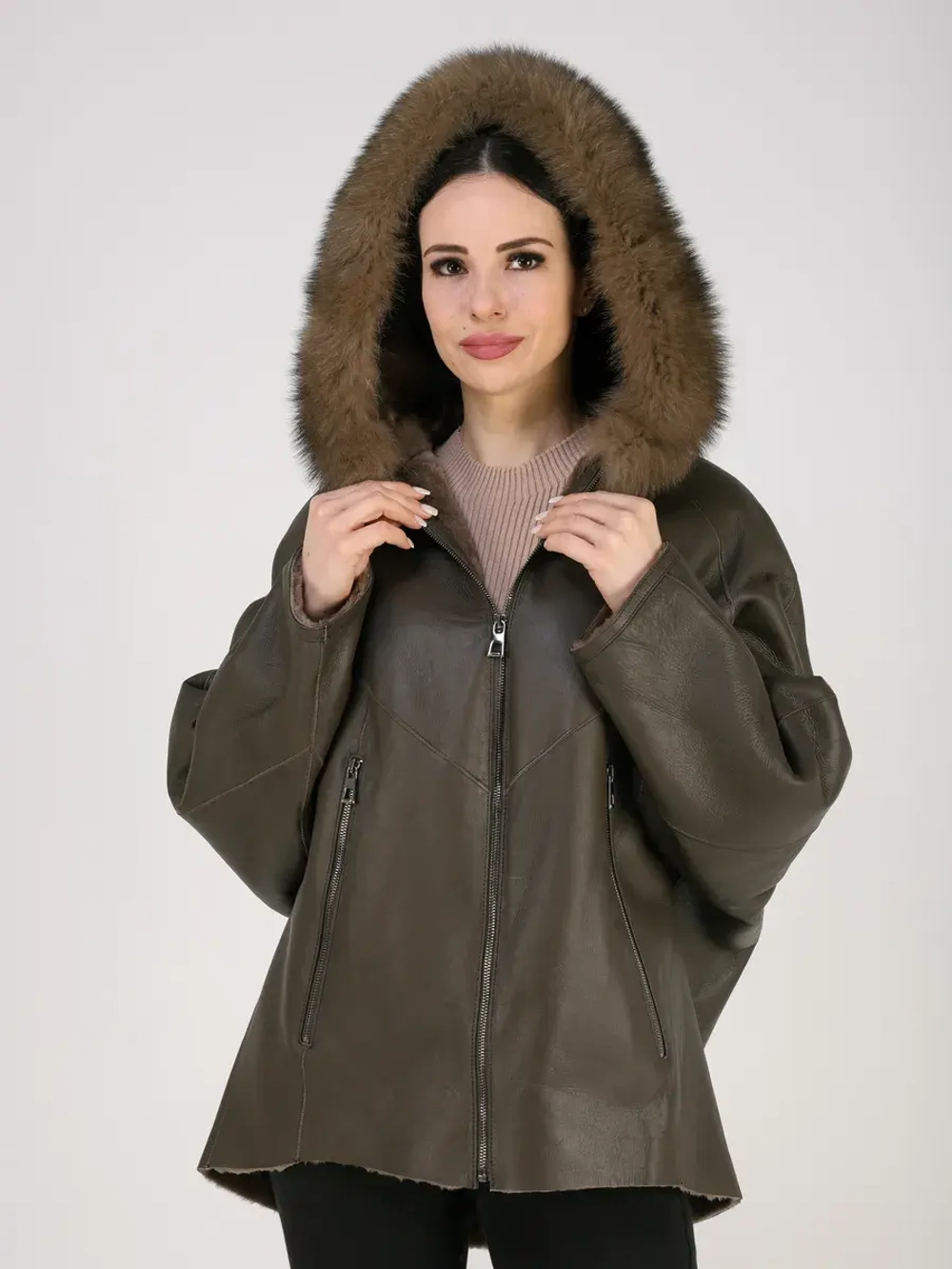 Дубленка зимняя натуральная с капюшоном оверсайз