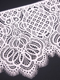 01-58 Кружево шантильи 25 см, пудра