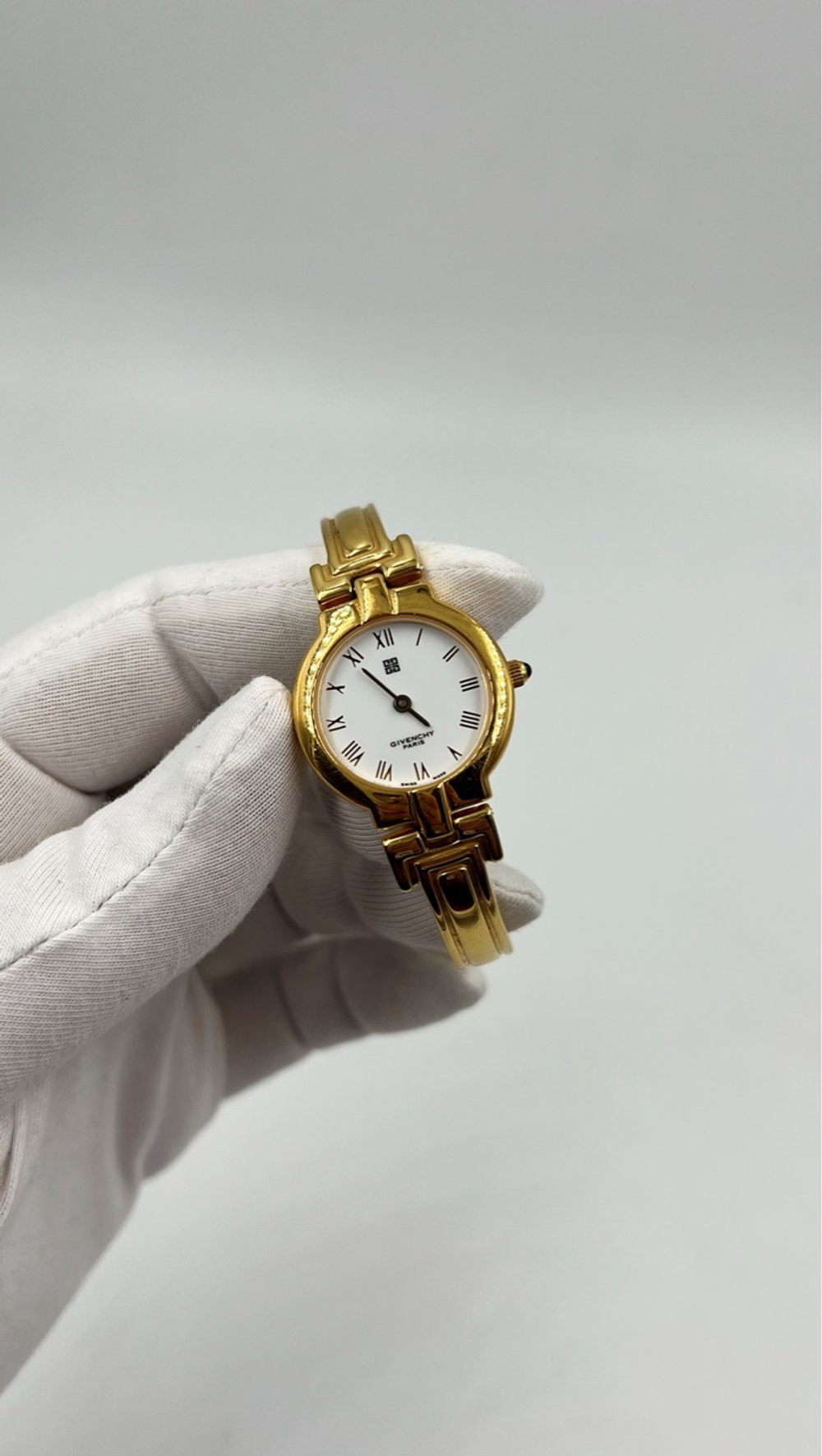 Часы Givenchy