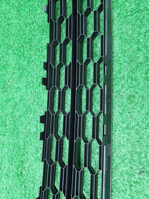 Решетка переднего бампера Skoda Octavia a7 (17-20)