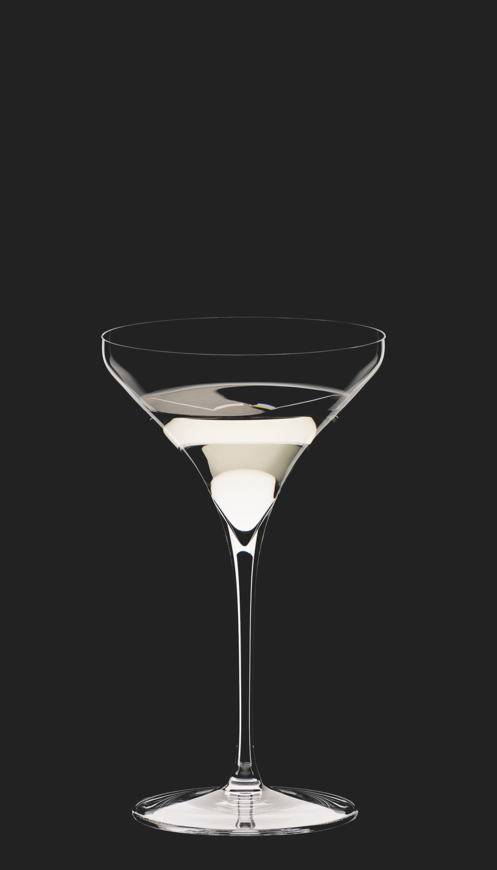 Набор бокалов для мартини 2 шт 270 мл Riedel Martini Австрия на черном фоне