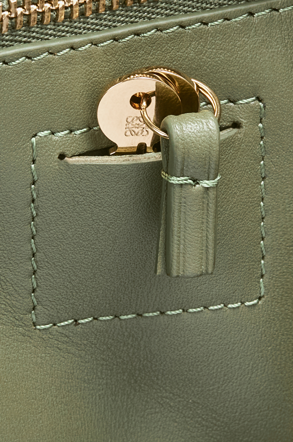 Loewe Сумка Amazona 23 из телячьей кожи наппа, зеленый