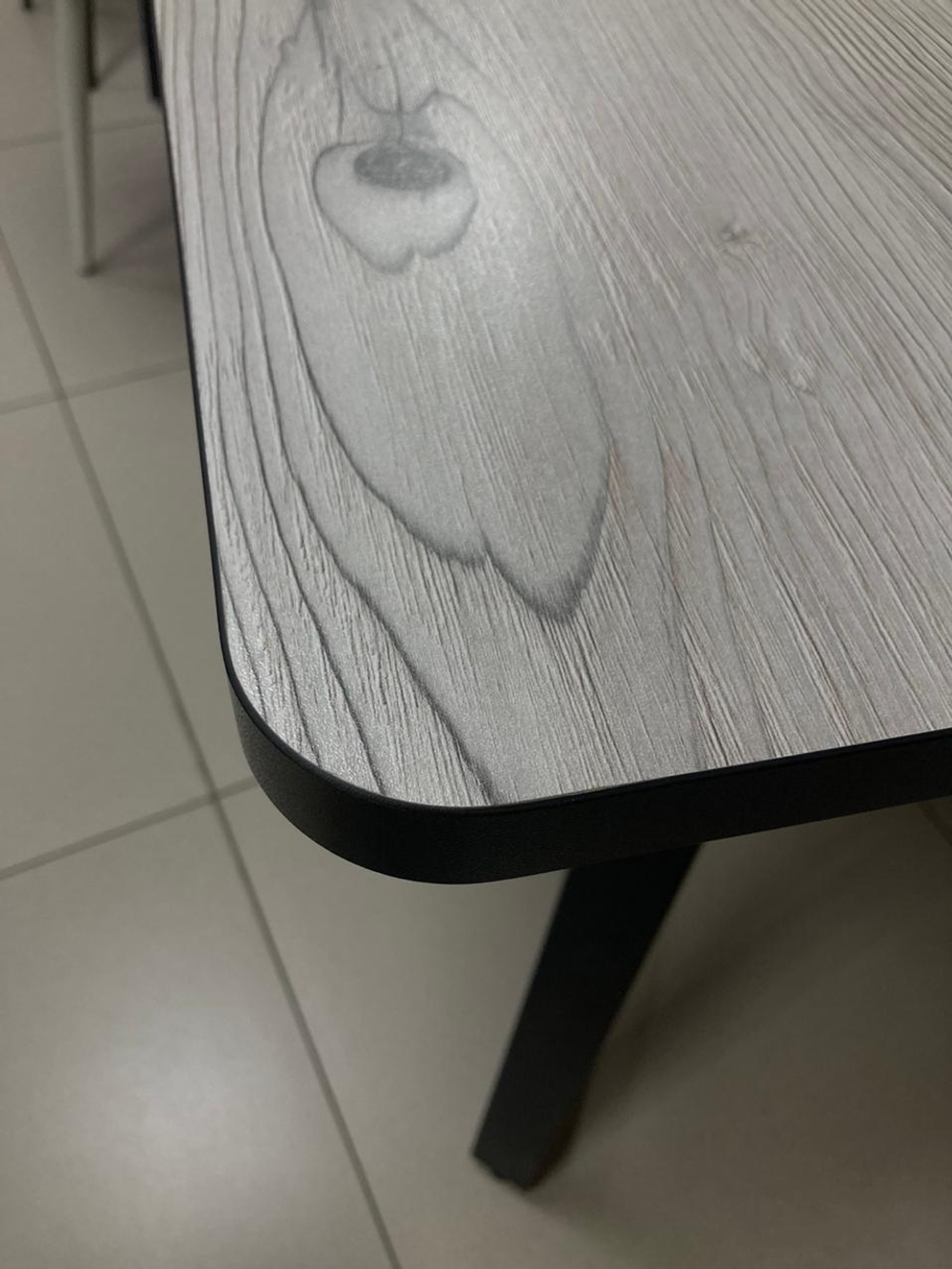 Стол разд пластик Миллер бабочка К-т ног №5 черный Царг.пояс 930 черный Ст-ца бискайская сосна (чер)