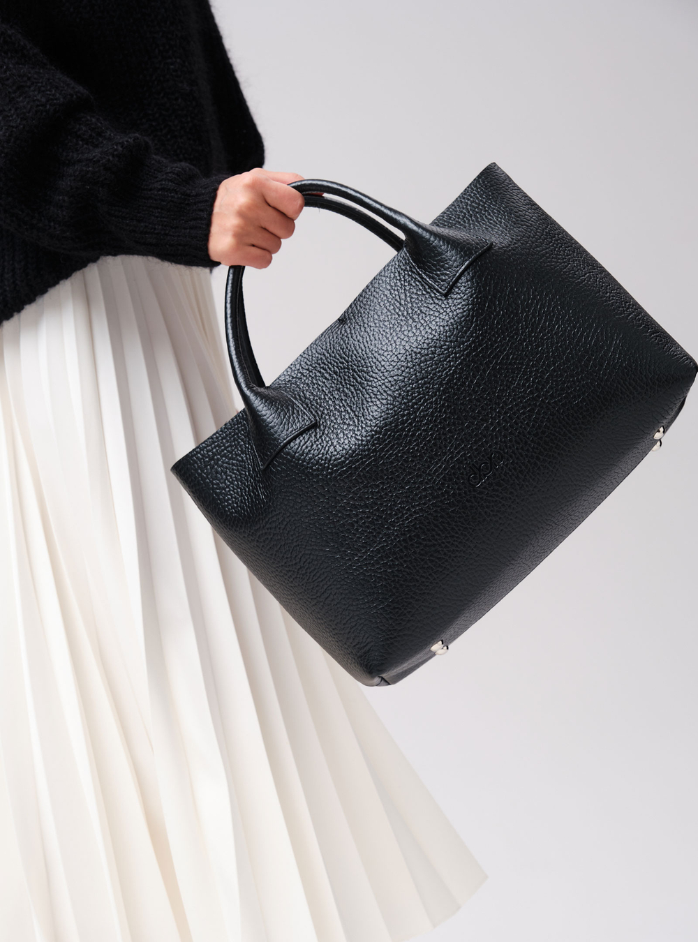 Кожаная сумка Iris DBR 31372 черный соло