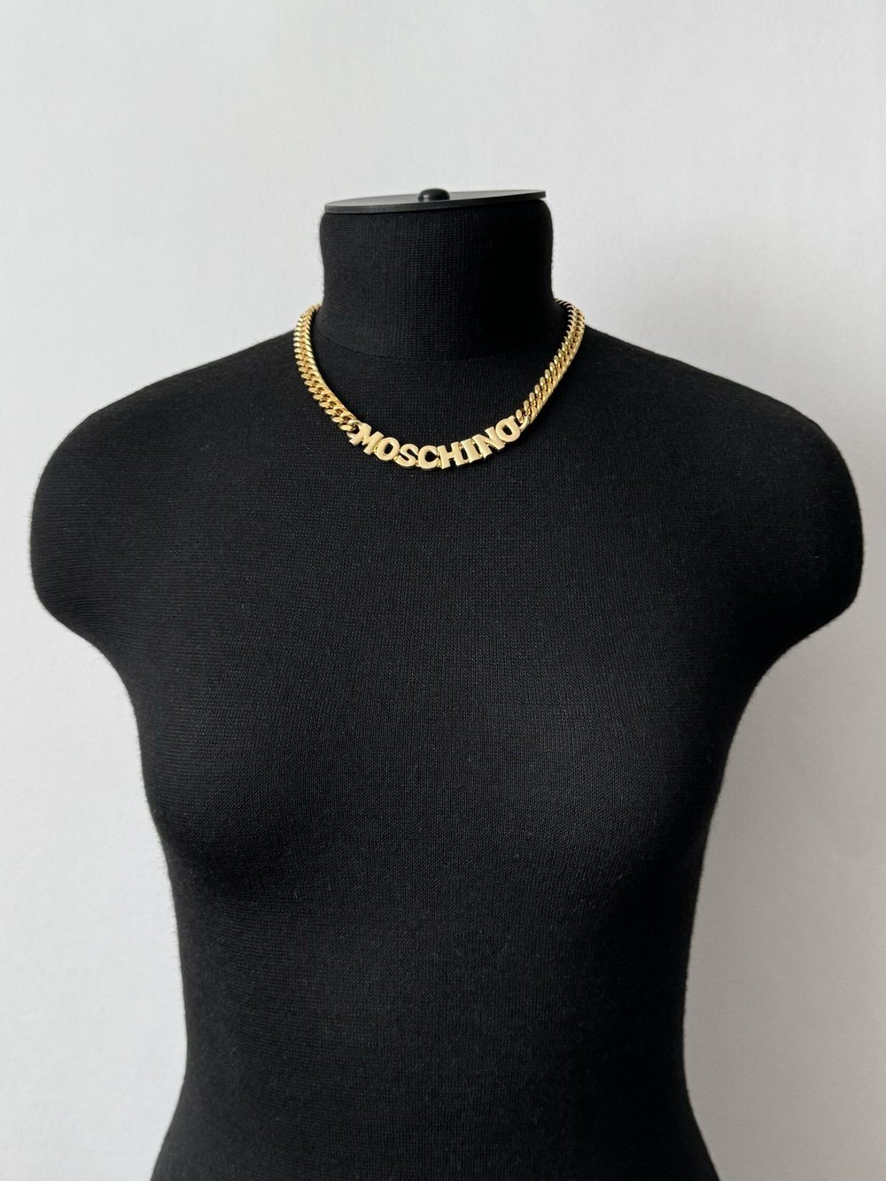 Колье Moschino