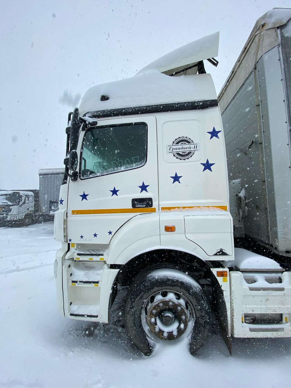 КамАЗ 5490 4x2 Седельный тягач 5490-S5 (Дизельный, 12,0 л, 401 л.с., МТ)