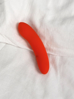 Коралловый мини-вибратор Atom - 11,5 см.