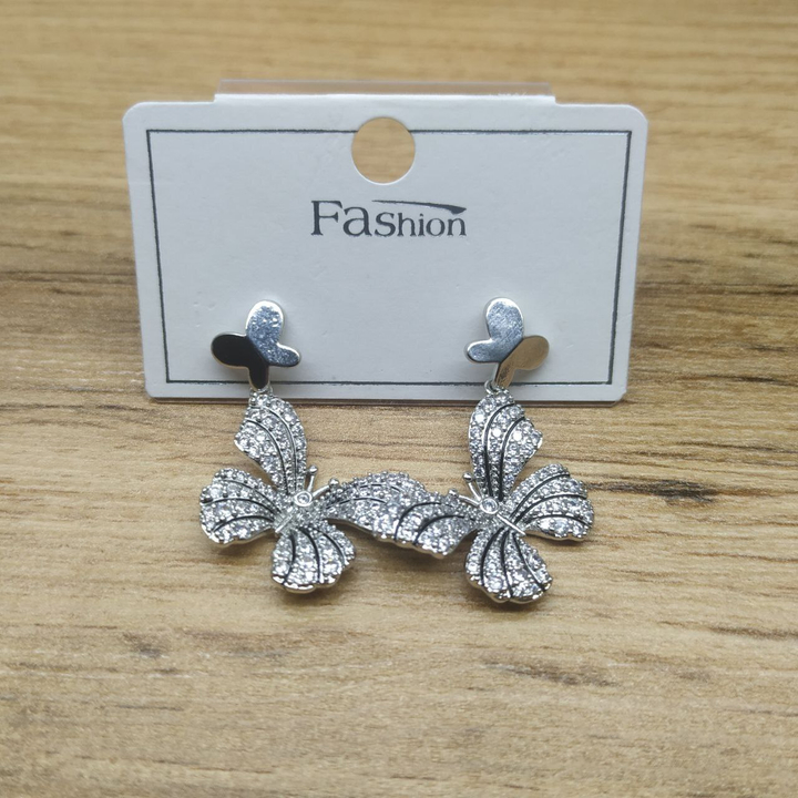 Серьги-гвоздики Бабочка металл бабочка подвеска стразы эмаль черная металл серебристый