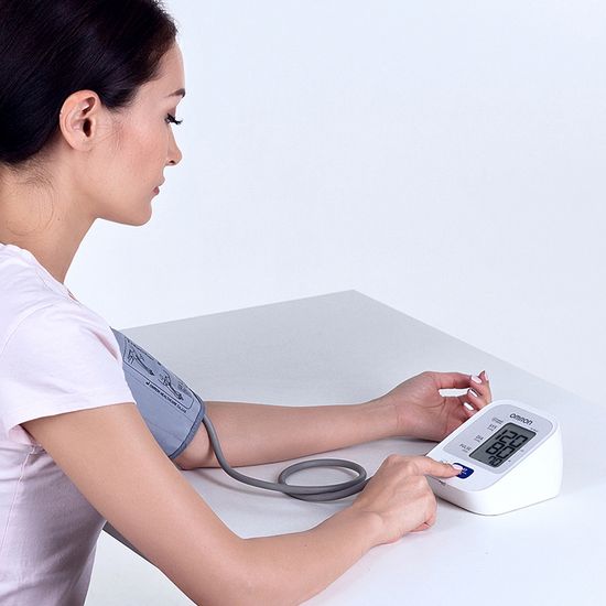 Тонометр Omron автоматический на плечо M2 Basic, веерообразная манжета 22-32 см, адаптер, HEM-7121-ARU