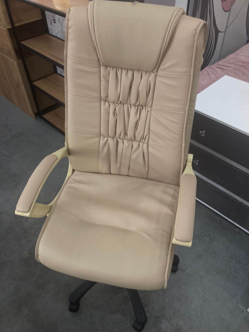 Кресло Фортуна-5 (3) перф.беж. к/з беж. Мех.качания п.Директор