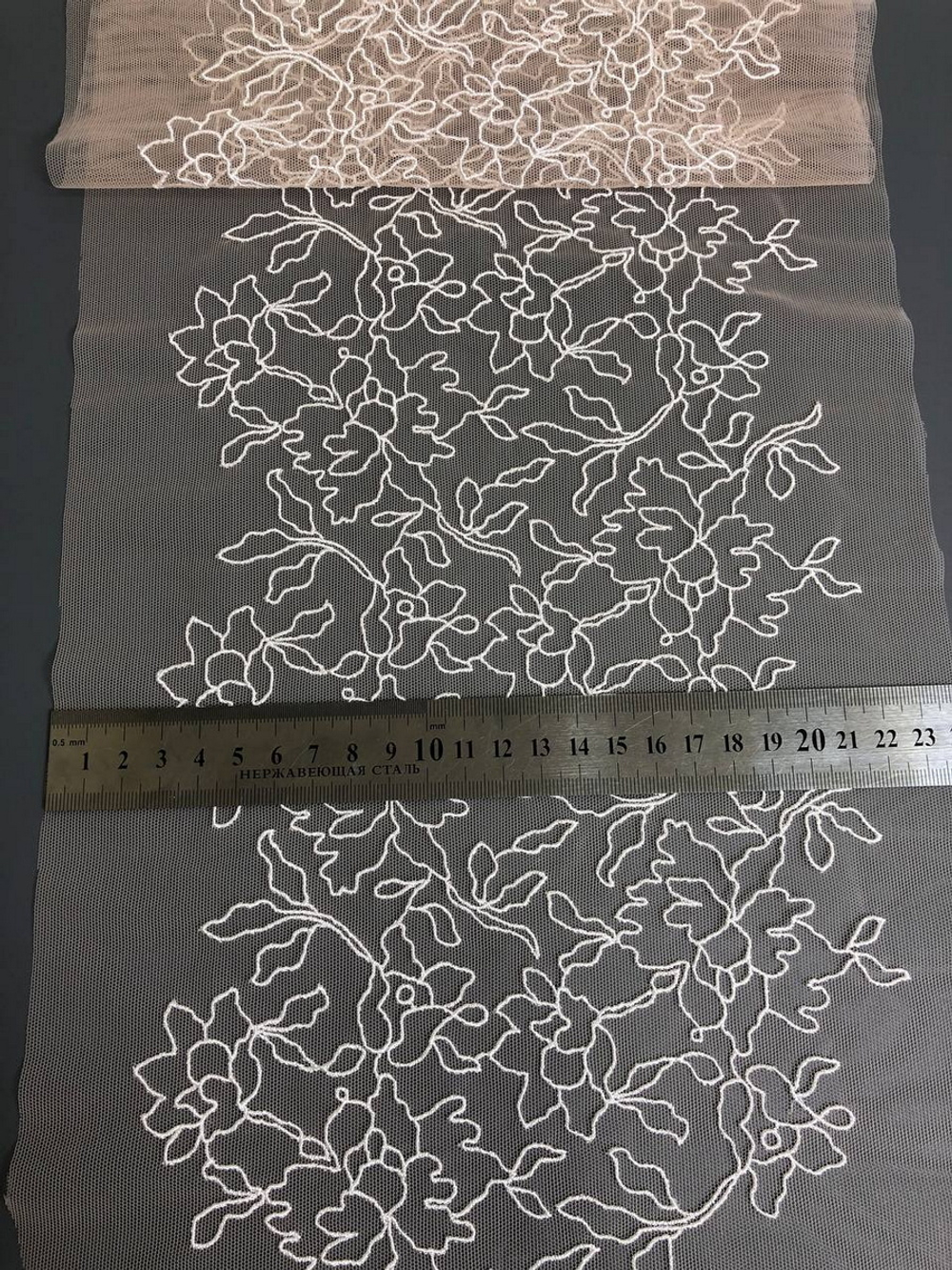 Тесьма сетка с вышивкой, беж/крем, 23см