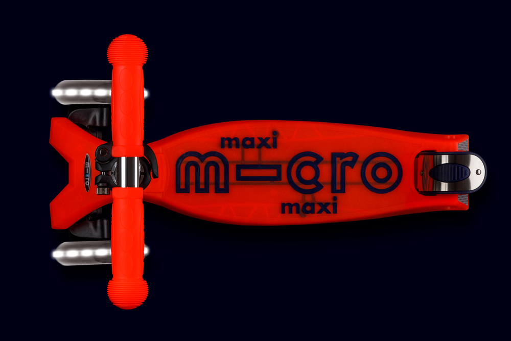 Самокат Maxi Micro Deluxe Glow (светящийся) LED красное сияние