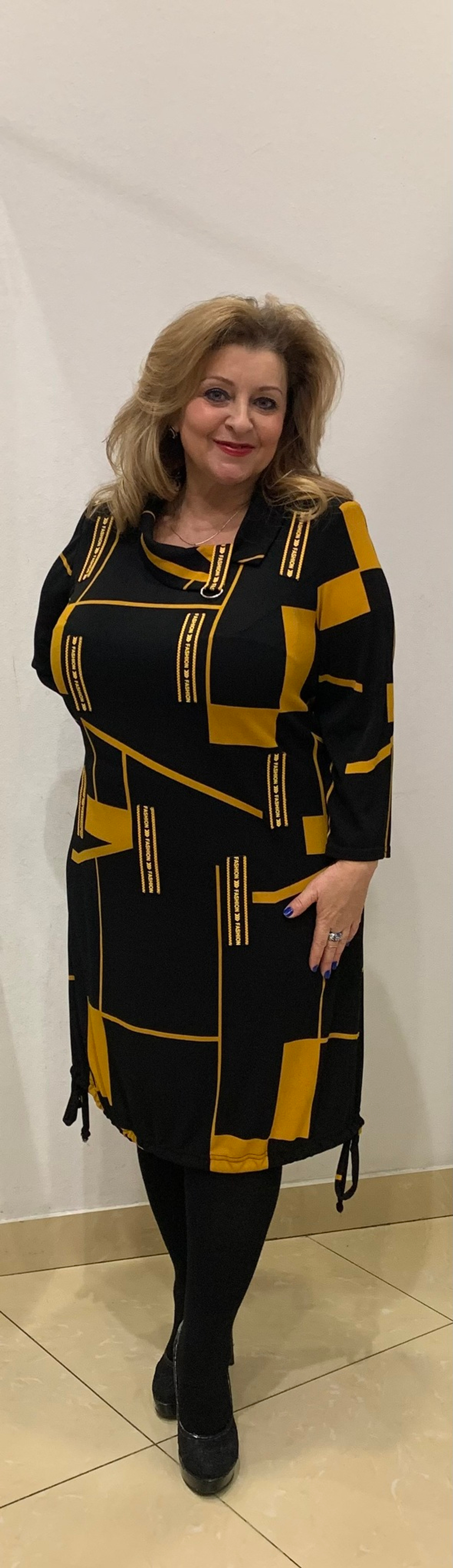 Черно-желтое платье с кулисками.