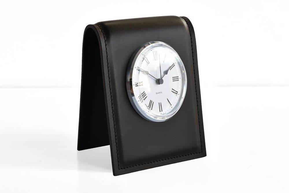 ЧАСЫ D103 на подставке из кожи цвет цвет ШОКОЛАД