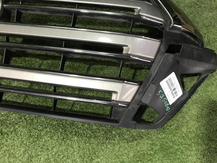 Решетка радиатора Toyota Land Cruiser 200 (2015-2021)